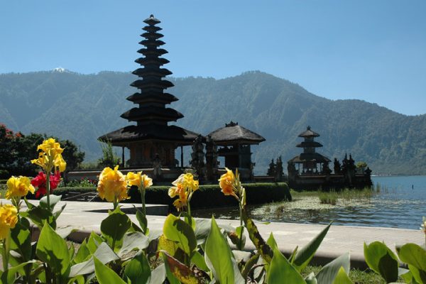 pura-ulundanu-beratan
